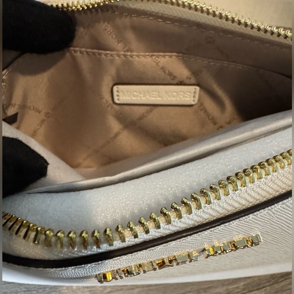 Michael Kors Jet Set Travel | New with Tags - Picture 5 of 10